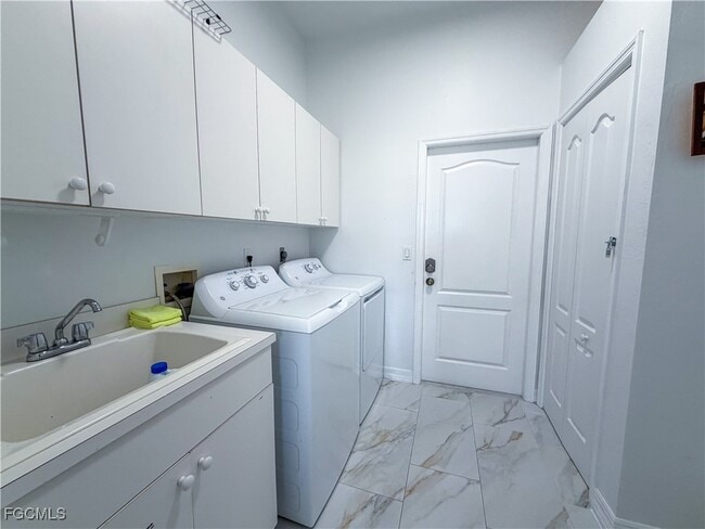 Building Photo - 2549 SW 38th St