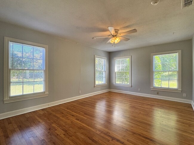 Building Photo - 823 W. Fifth Street