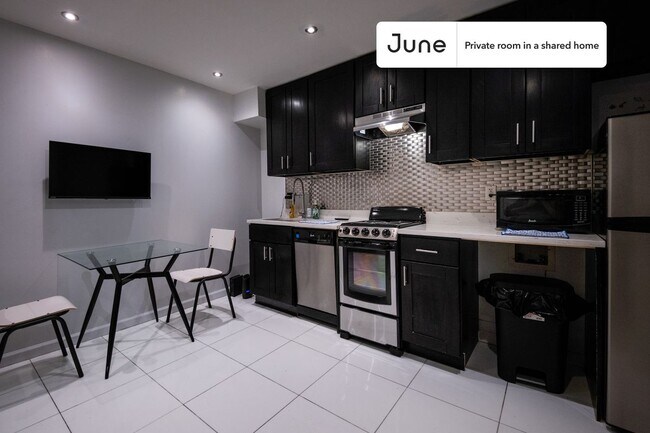 Building Photo - Room in Shared 5 bed/2 bath home in Upper West Side