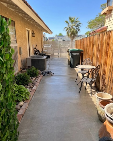 Building Photo - 13099 Meteor Dr