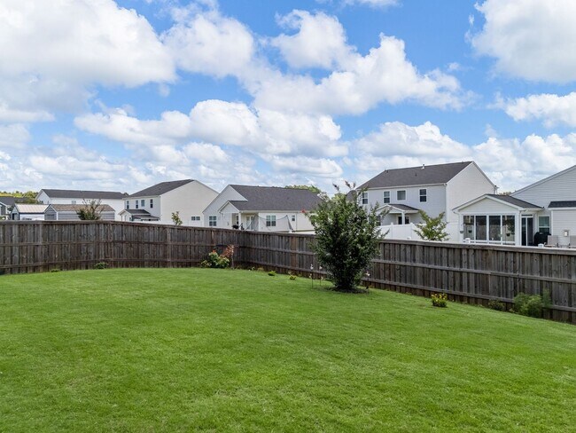 Building Photo - Beautiful 4 BR, 3.5 BA, 2 Car Garage Home ...