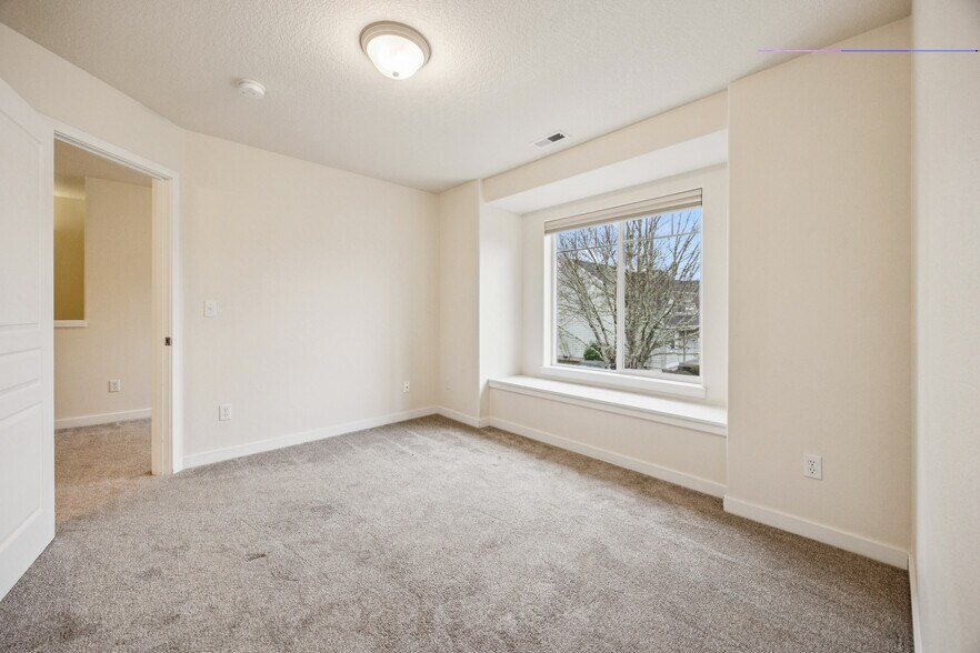 Building Photo - 325 NW 209th Ave