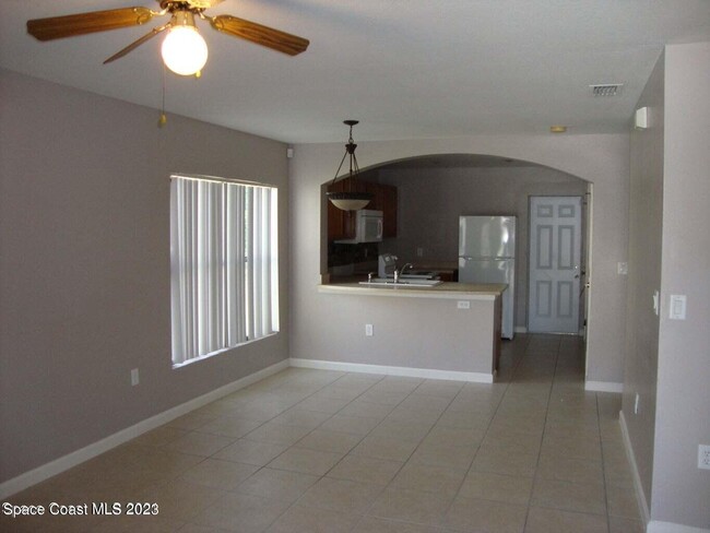 Building Photo - 655 Margie Dr