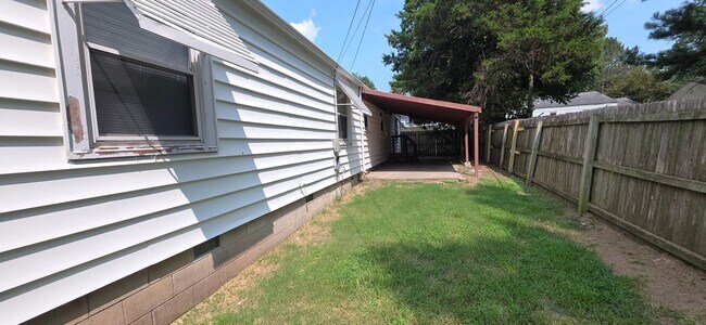 Building Photo - Spacious 4 Bedroom Home close to Missouri State University! $1495!