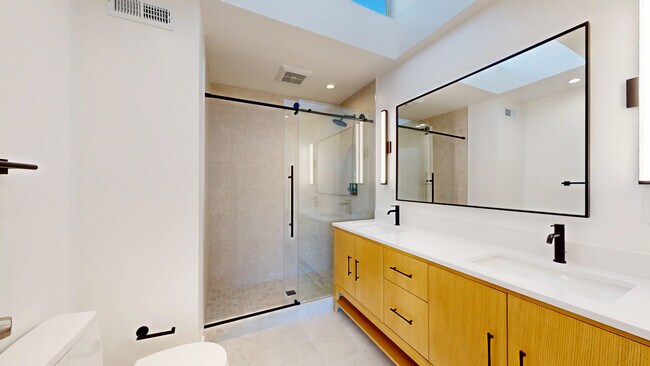 Building Photo - 50 Corte Real