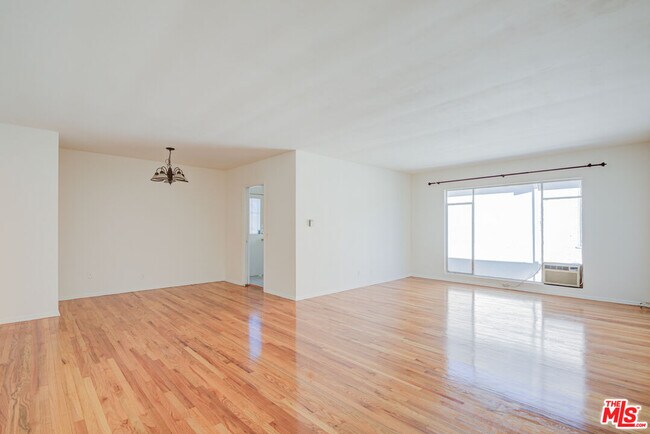 Building Photo - 1055 S Wooster St