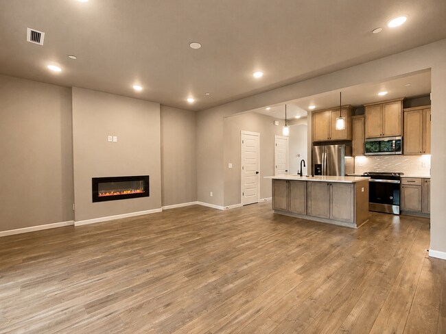 Building Photo - 13121 NE 71st Pl