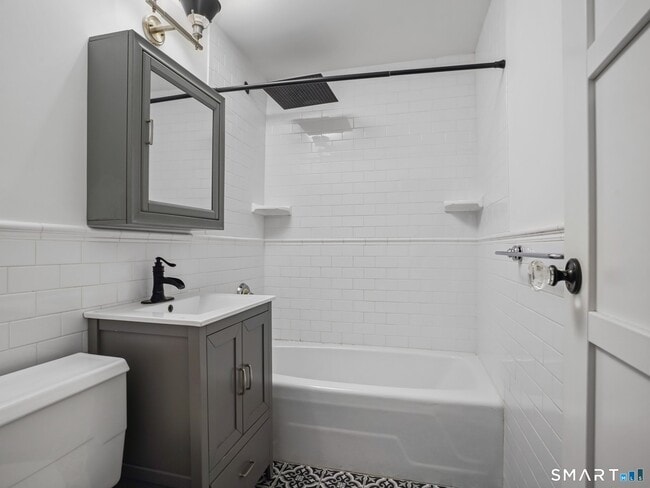 Building Photo - 27 Northill St