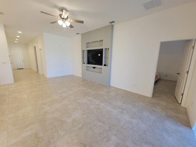 Building Photo - 5325 Jubiloso Dr