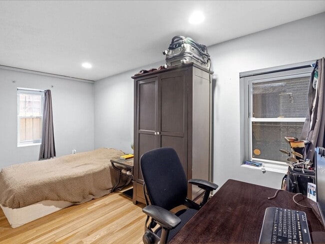Building Photo - 407 Marlborough St
