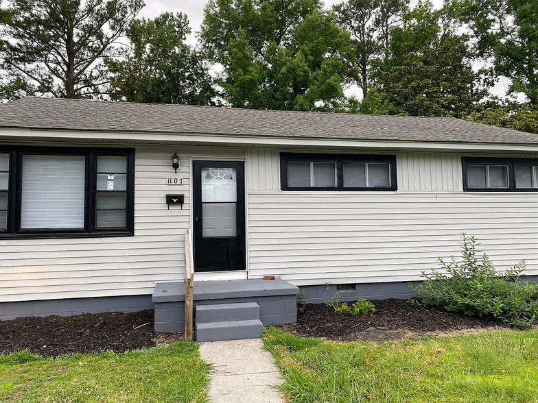 Building Photo - 1107 Simmons St