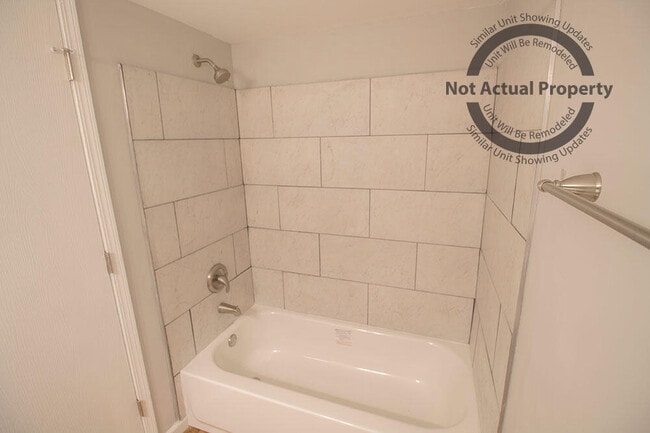 Building Photo - 4620 W Bainbridge Dr