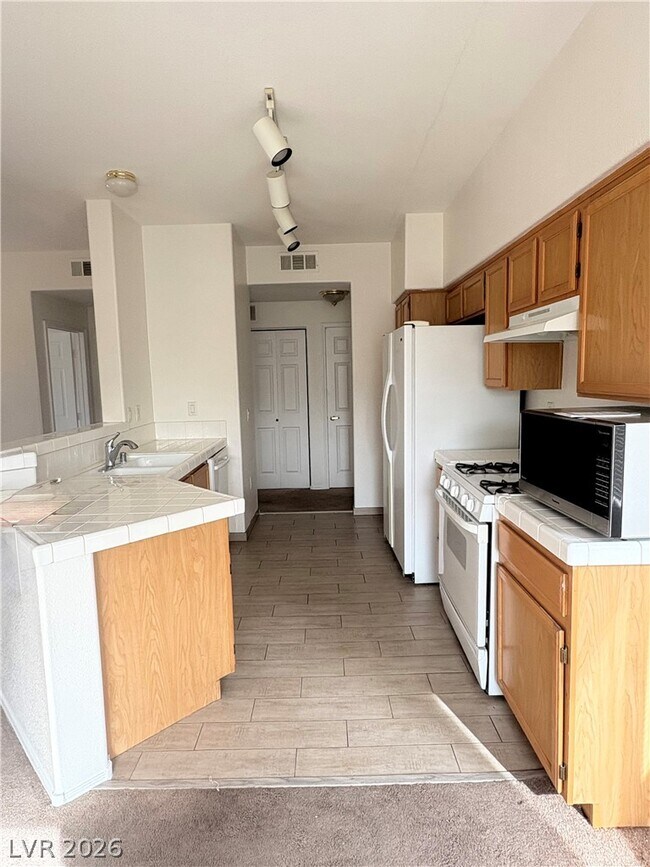 Building Photo - 1050 E Cactus Ave