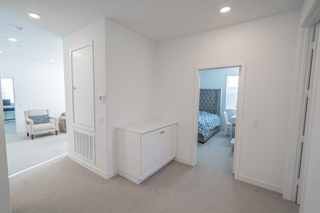 Building Photo - 3 Bedroom 3 Bath Five Point Home