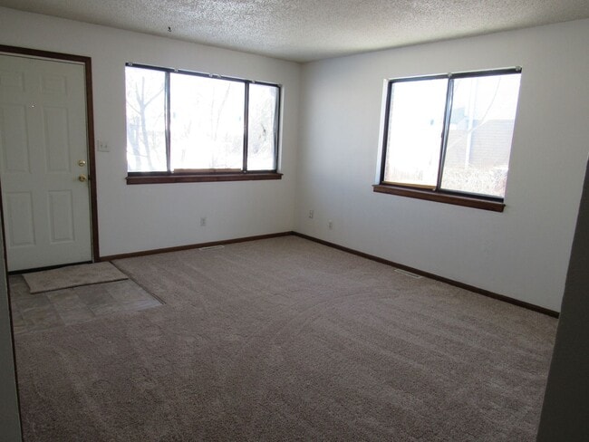 Building Photo - 3 bedroom Ranch Style Duplex backing to open space.
