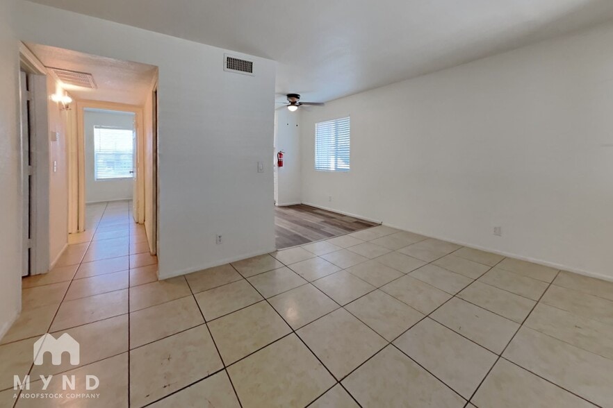 Building Photo - 6657 W Ocotillo Rd
