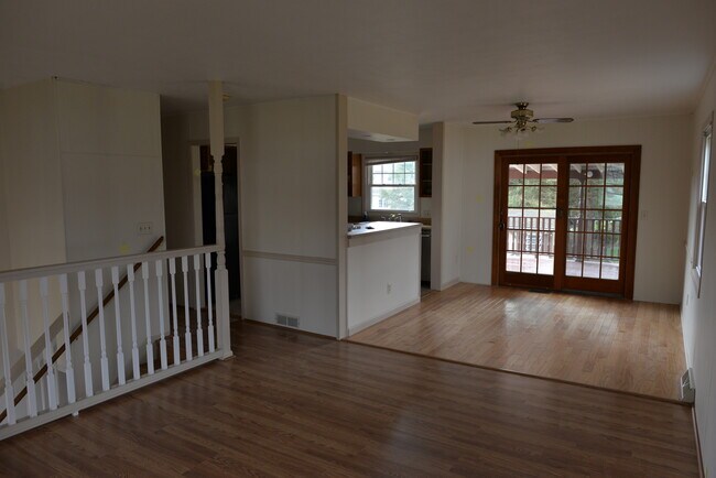 Dining - 1047 Greenfield Circle
