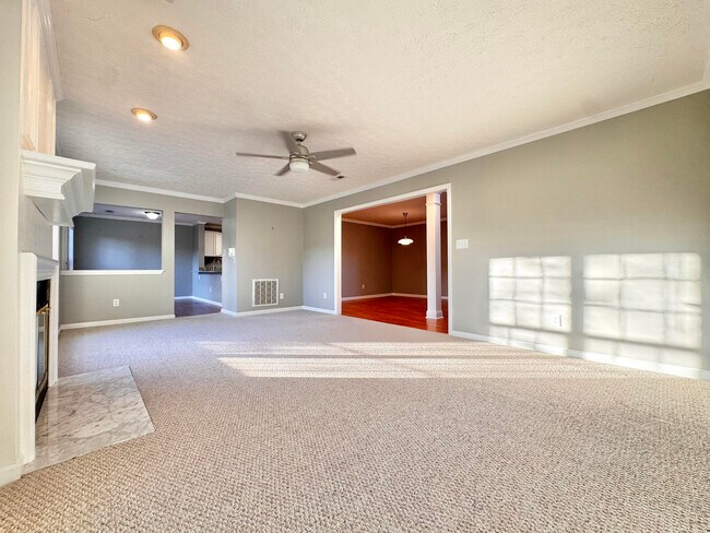 Building Photo - 580 Wellington Gardens Dr