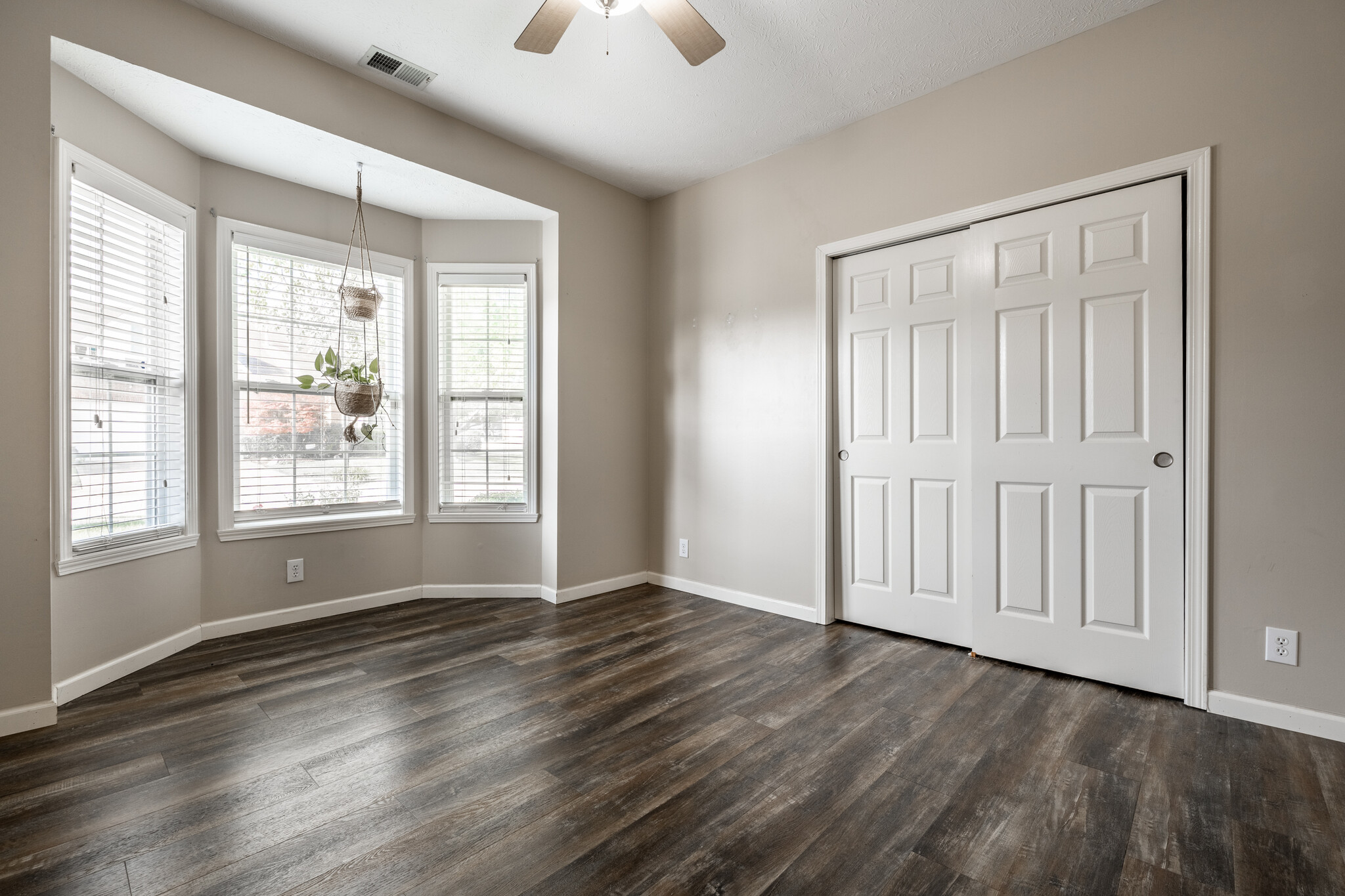 Building Photo - 8342 Stark Dr