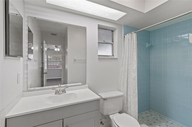 Building Photo - 2711 N Dellwood Dr
