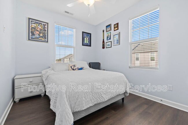 Building Photo - 9573 21st Bay St