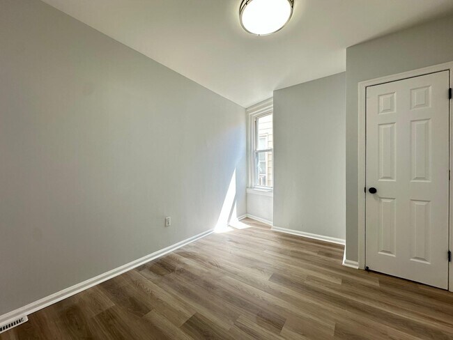 Building Photo - 216 N 53rd St