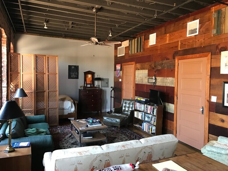 Warm and comfortable...... - 558 St Francis St