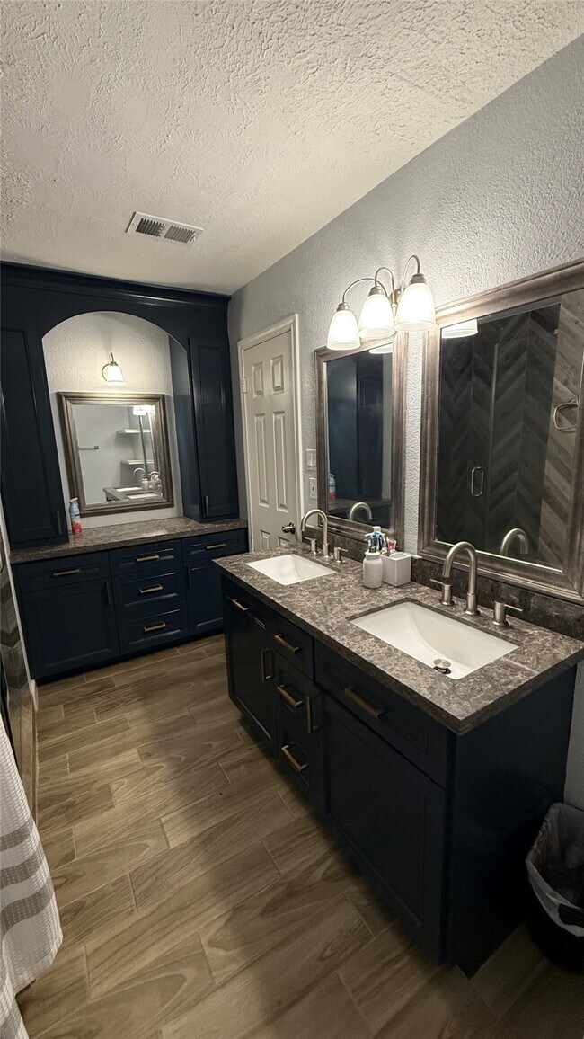 Building Photo - 6018 Beaconridge Dr