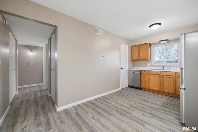 Building Photo - 2913 W Cannes Dr