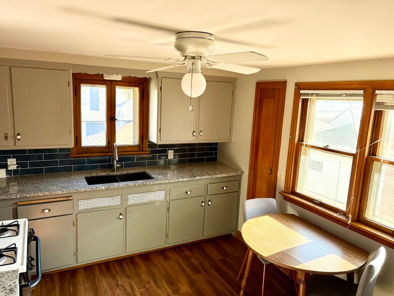 Building Photo - 2216 Lefeber Ave