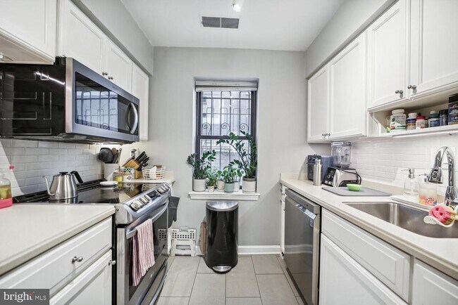 Building Photo - 1325 13th St NW
