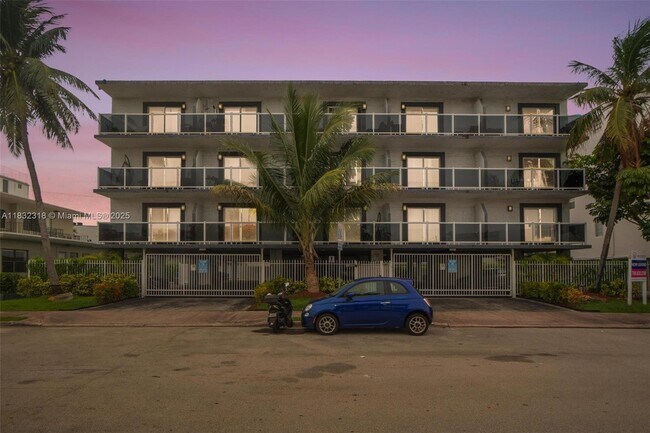 Primary Photo - 1986 Biarritz Dr