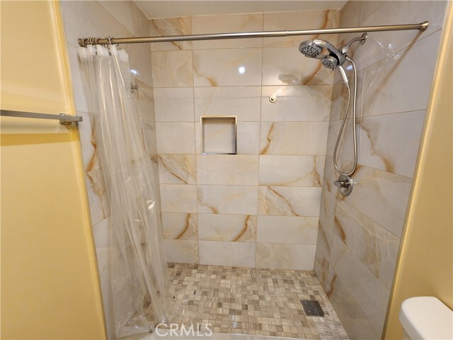 Building Photo - 16432 Halsted St