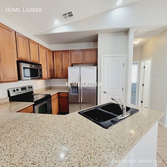 Building Photo - 1369 S Sabino Dr