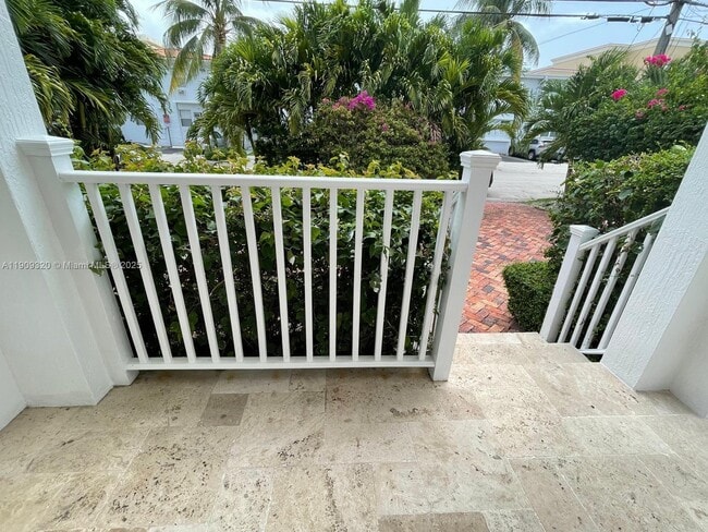 Building Photo - 9464 Abbott Ave