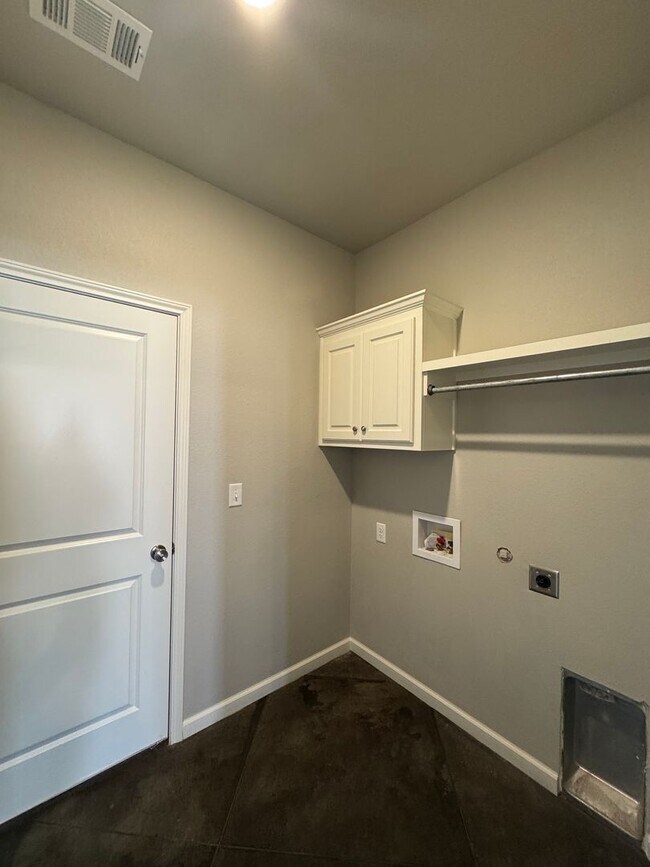 Building Photo - Large 3bedroom 2 bathroom New built 2025 1...