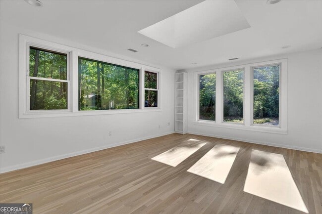 Building Photo - 2605 McKinnon Dr