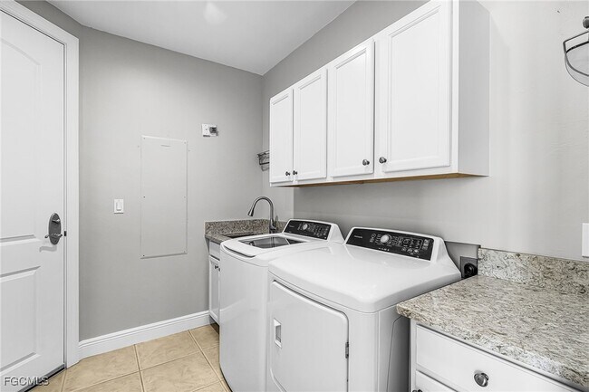 Building Photo - 2104 W First St