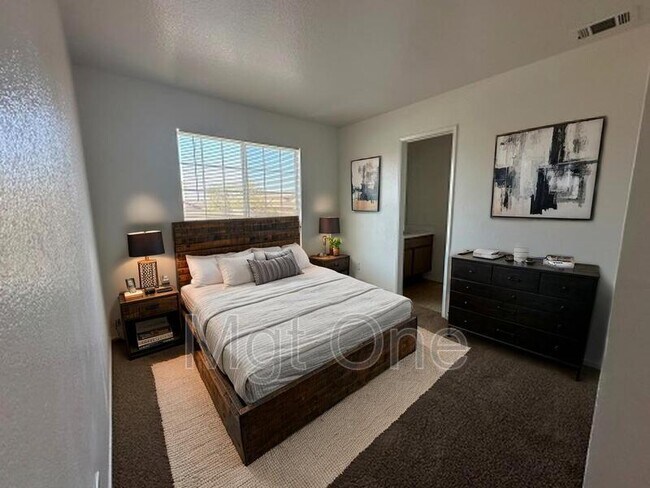 Building Photo - 1240 Lilac Ridge Dr