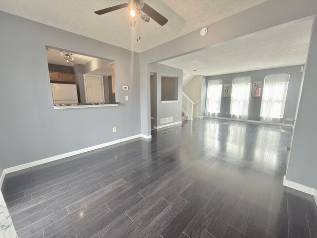 Building Photo - 3-bedroom, 2-bathroom home located in Cincinnati offering a functional layout and practical ameni...