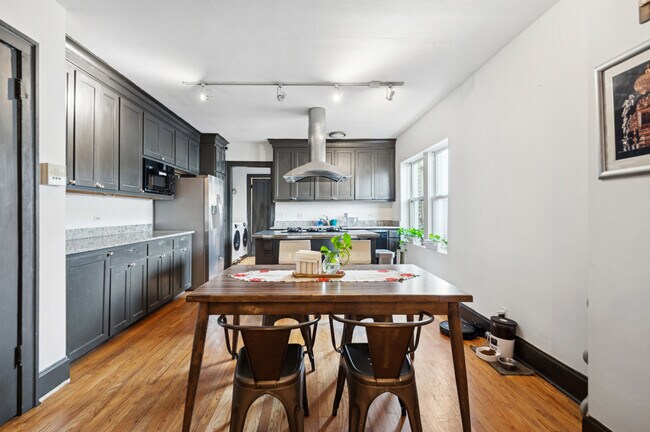 Building Photo - 6238 N Broadway