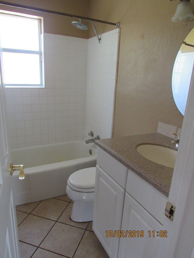 Building Photo - Very nice spacious home located in the Rol...
