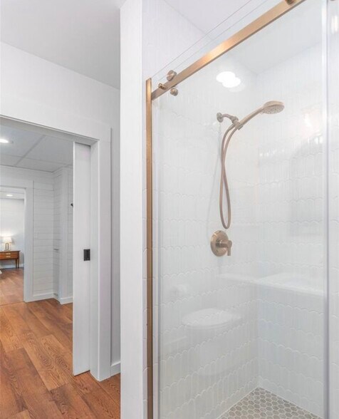 Building Photo - 15 Maplewood Dr