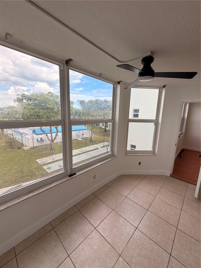 Building Photo - 1351 NE 191st St