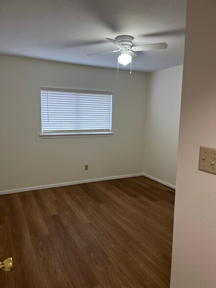 Building Photo - 21114 Sierra Cres