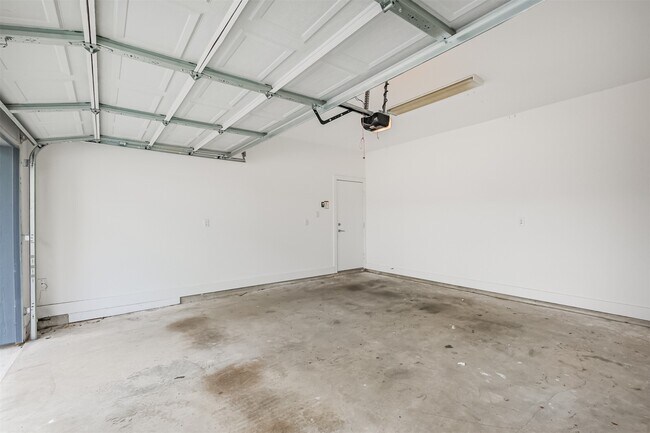 Building Photo - 1305 Mayfair Clarkson Ln