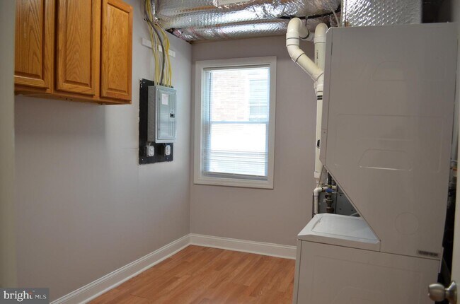 Building Photo - 400 Richey Ave