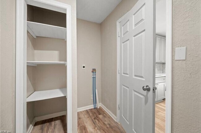 Building Photo - 15 Henry St