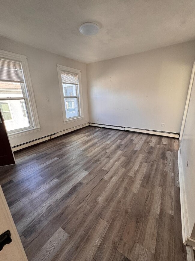 Building Photo - 287 Bridge St