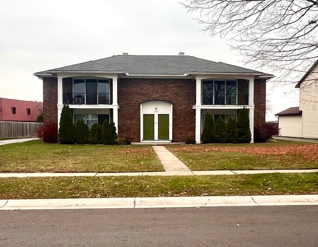 Building Photo - 5436 Cresthaven Ln